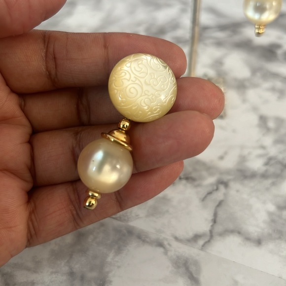 Italian lucite dangling clip on earrings - Picture 7 of 8